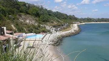 Плевнелиев с барбекю на плажа