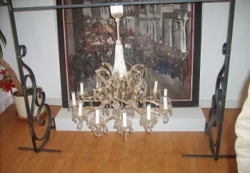 Съдят бивша областна за заменка на резиденция на Тато 