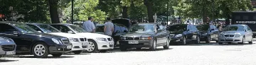 Властта слиза от лимузините за вота