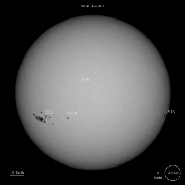 Засякоха мощно двойно изригване на Слънцето