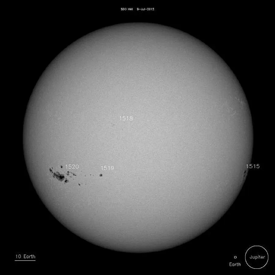 Засякоха мощно двойно изригване на Слънцето