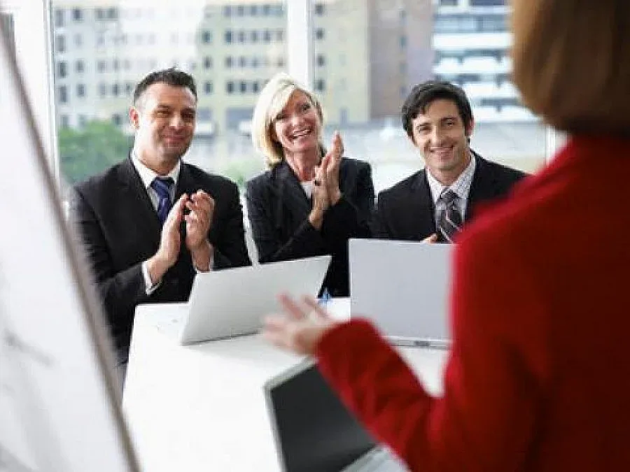 Зоват шефове да пазят подчинените си от жегата