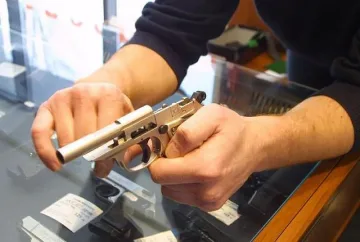 Забраниха пищовите на общинари