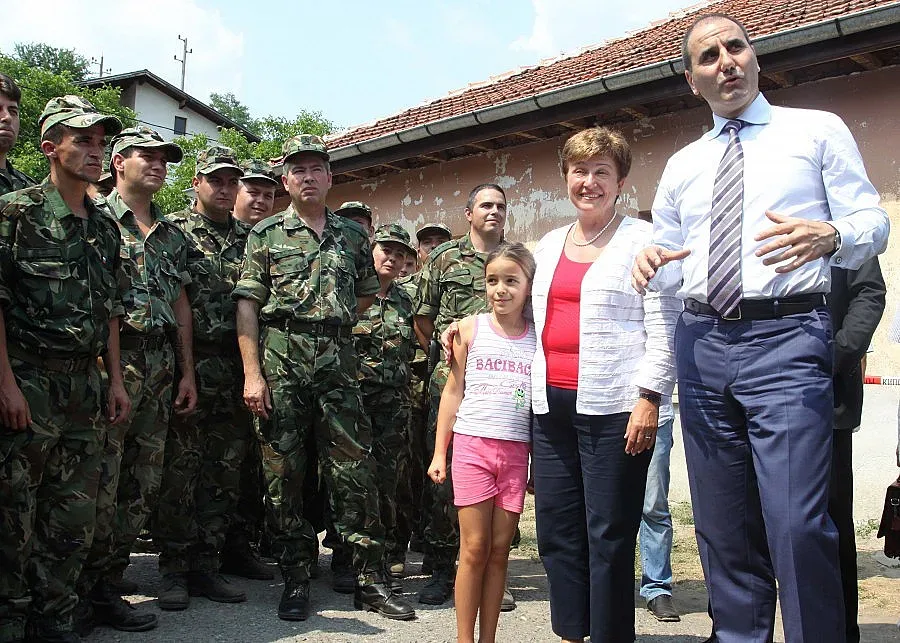 Купуваме самолет огнеборец