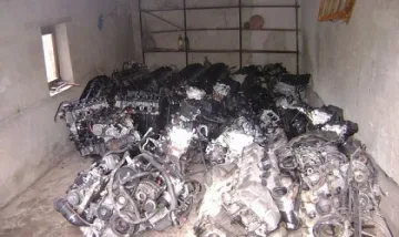 Откриха 33 двигатели на BMW в гараж на 68-годишна