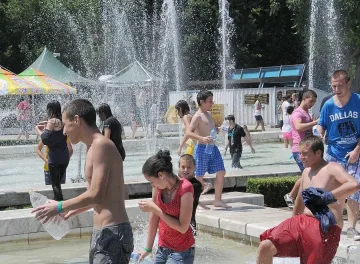Тежка жега налегна страната