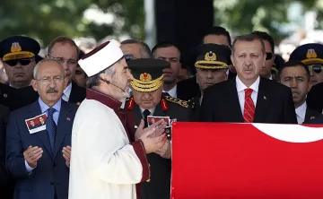 Изпратиха с почести турските пилоти