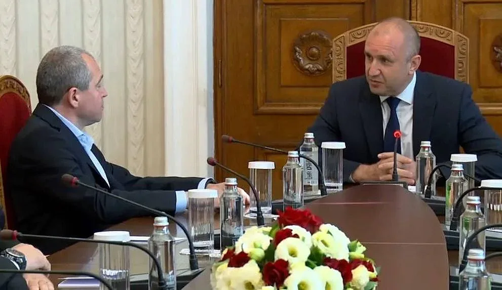 Радев връчва мандата на ИТН. Надежда или илюзия