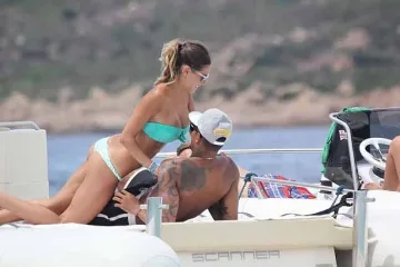 Футболните звезди избягаха в Маями