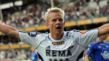 Футболист отнесе глоба за среден пръст