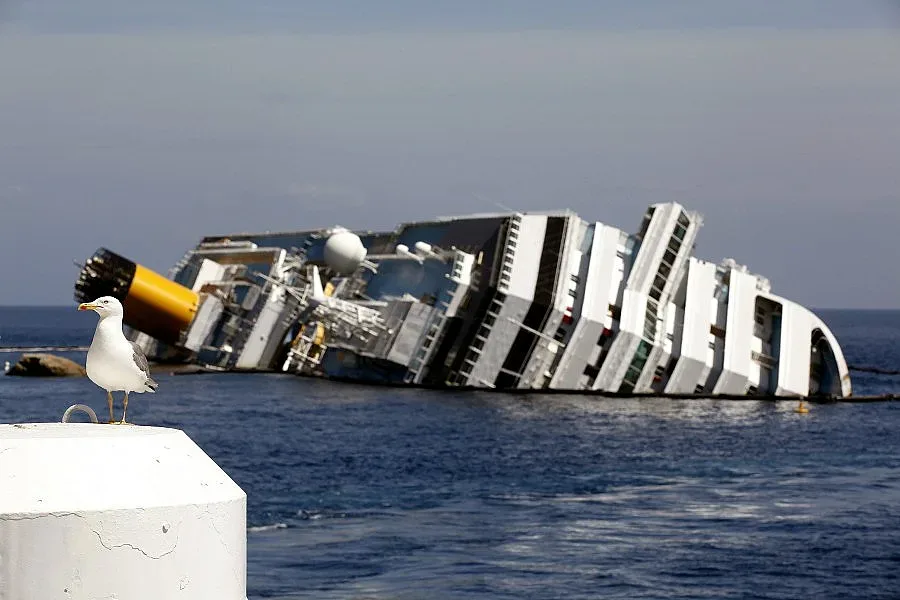 Пуснаха от домашен арест капитана на "Коста Конкордия"