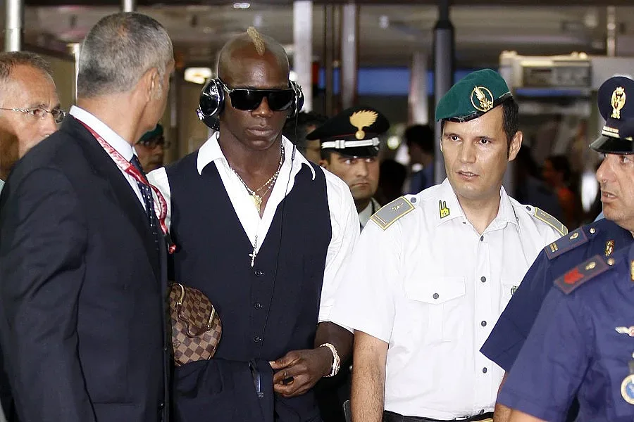 Балотели иска тест за бащинство