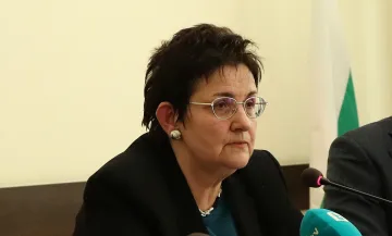 Финансовата министърка обвини Джевдет Чакъров в манипулативни твърдения