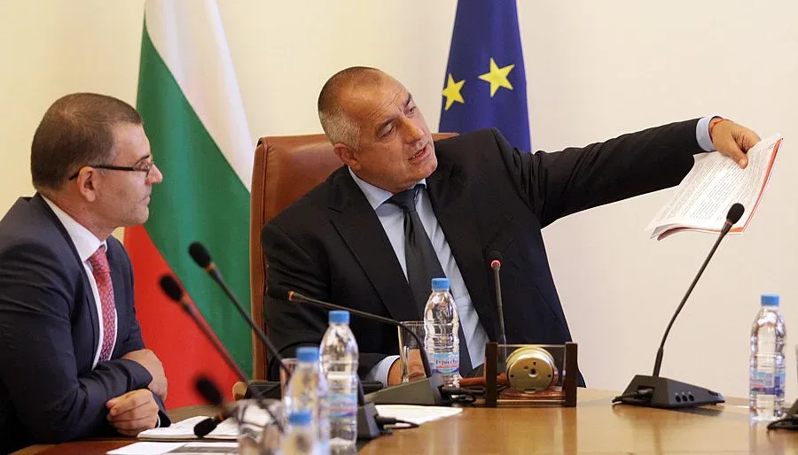 Министрите се стиснали - пътували само за 3 бона