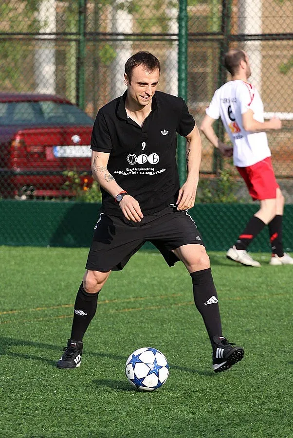 Съра: Бербатов остава при нас