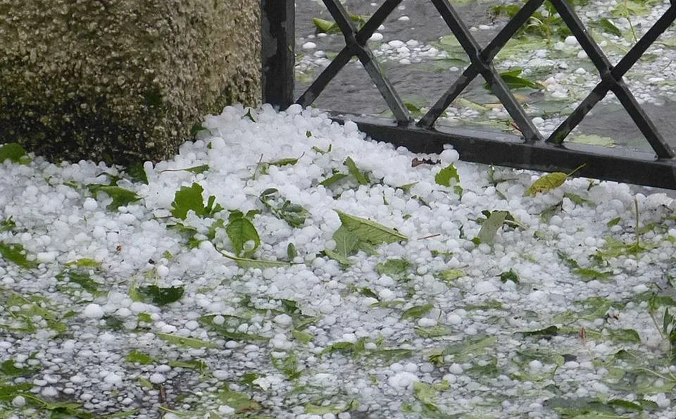Горещ ден, но синоптиците алармират за градушки и мощен вятър