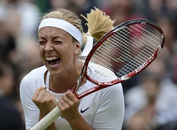 Хубавата Маша сърба немска каша