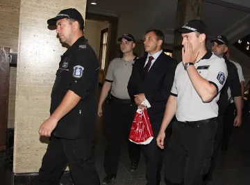 Съдът решава дали Алексей Петров да остане в ареста