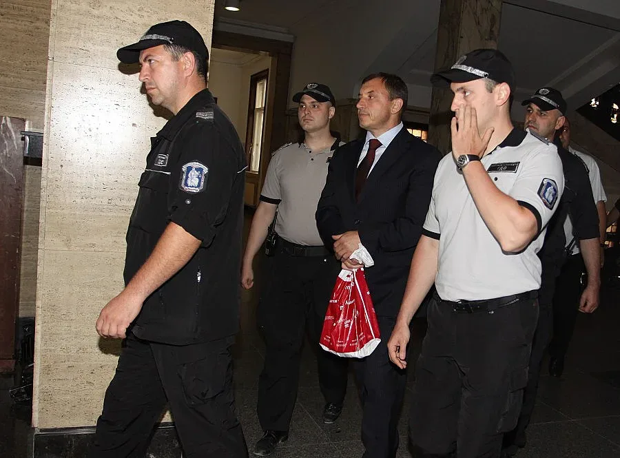 Съдът решава дали Алексей Петров да остане в ареста