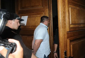 Страх от черното тефтерче на Хамстера скова елита