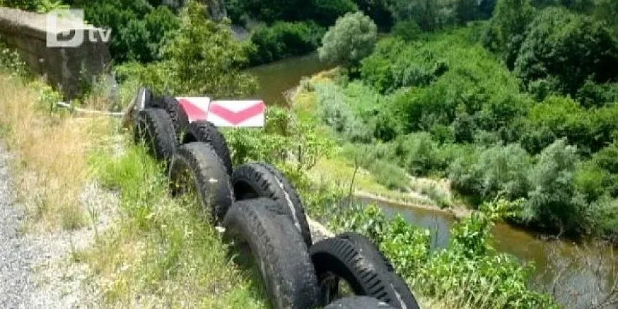 Гуми заместват "глупакоустойчиви" мантинели