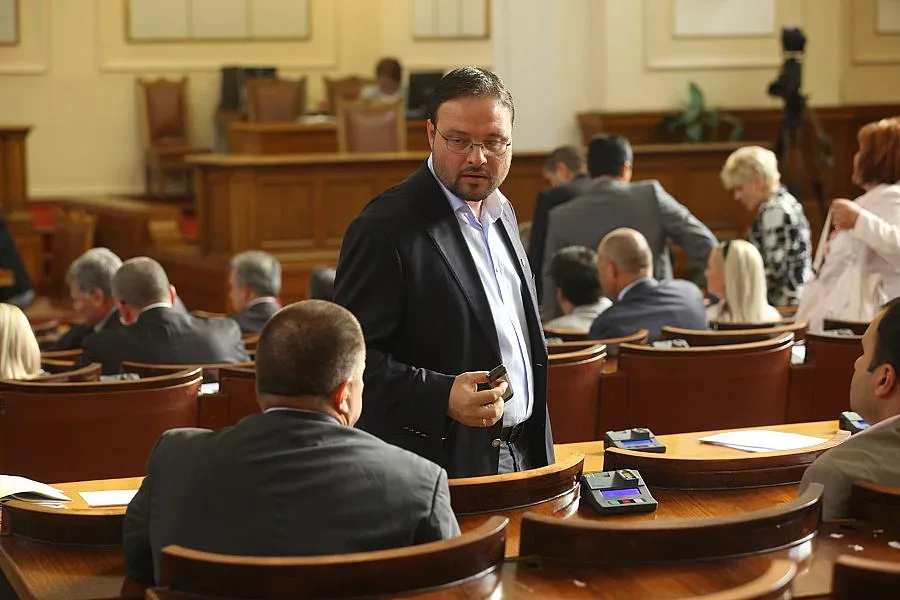 "Атака" брои гейовете в парламента