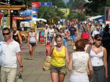 Следят ни с камери от бара до плажа