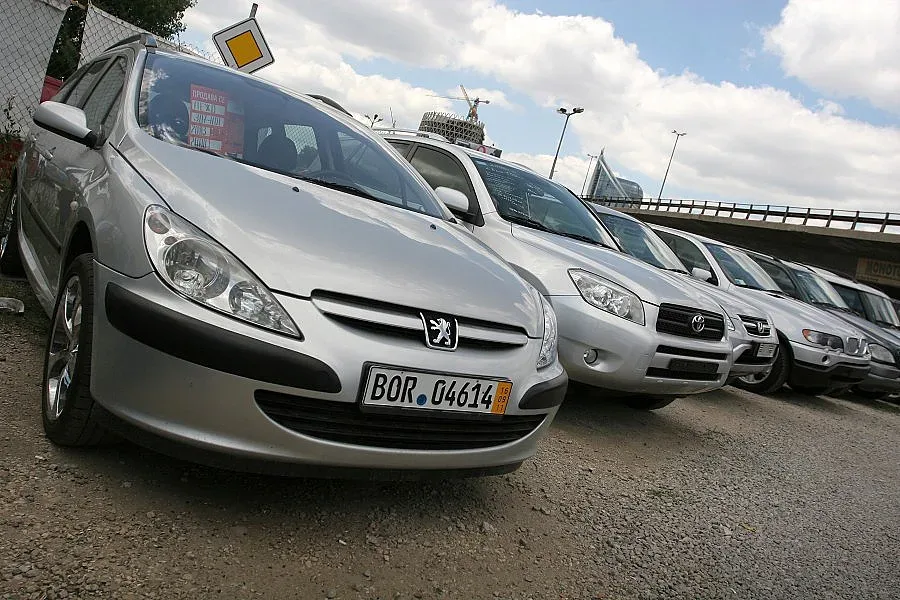 Минаваме на евтини коли от Гърция