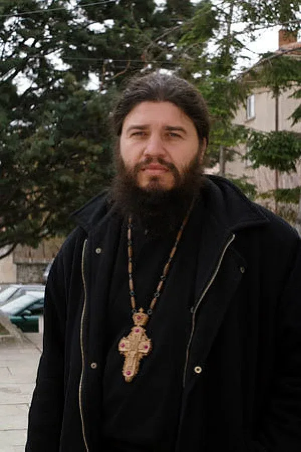 Полицията предупреди свещеник за гей парада