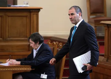 Забраняват на министрите да са шефове на изборни щабове