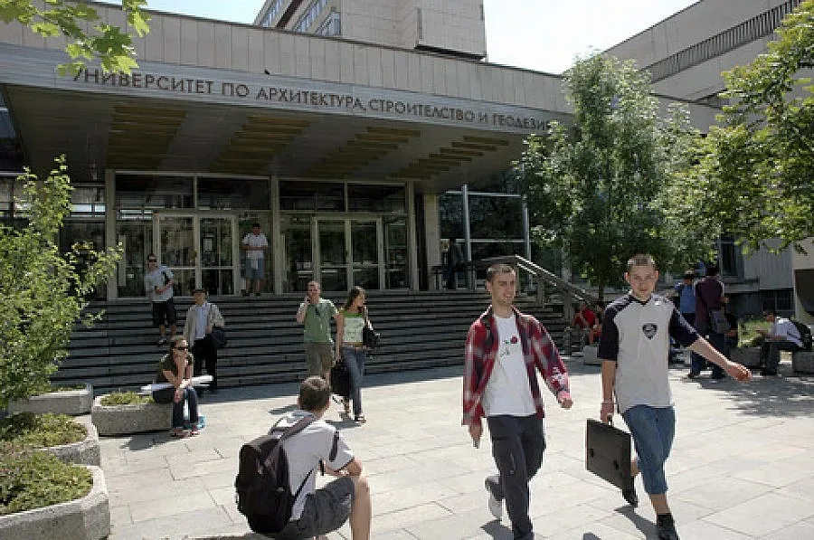 Преподавателка къса студенти на око, виждала ги за втори път