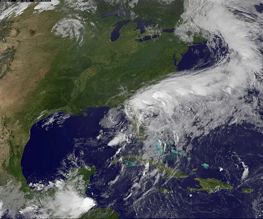 Огън и вода морят Америка