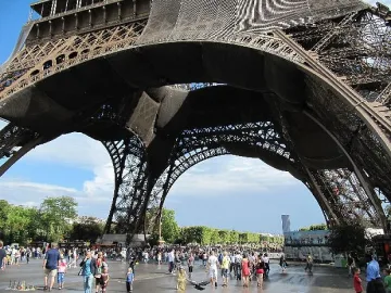 Кризата прави французите самотни 