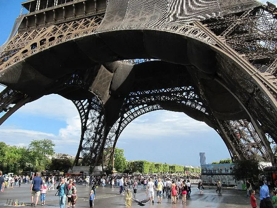 Кризата прави французите самотни 