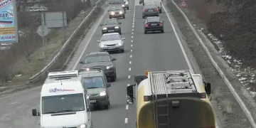 Българи зарязват колите си на  унгарско-сръбската граница