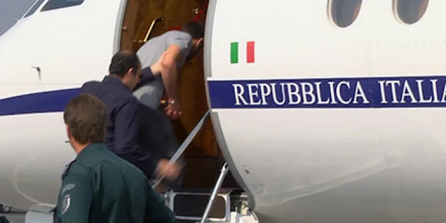 Качиха 4-ма кокаинови крале на самолет за Италия