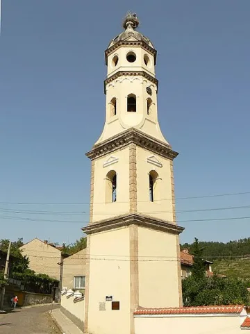 Чужди туристи се дивят на рекордна камбанария 