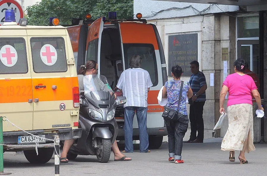 Шеф на университет падна от тераса