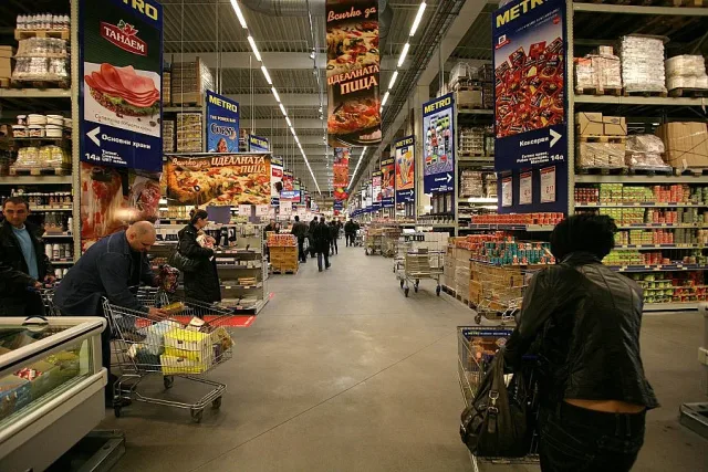 Мощен бизнесмен удря пазара с 300 магазина у нас