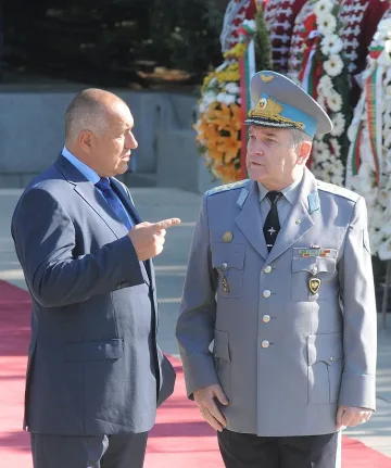 Удължават мандата на военен №1