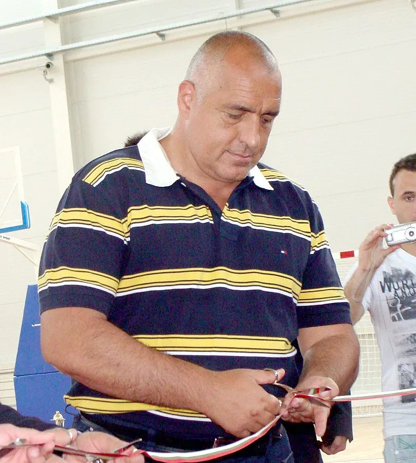 Борисов реже лентата на нова пивоварна