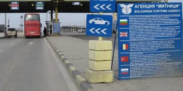 Митничари спипаха жена с 50 000 евро в джоба