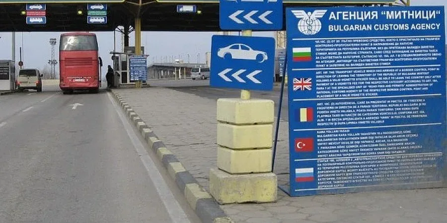 Митничари спипаха жена с 50 000 евро в джоба