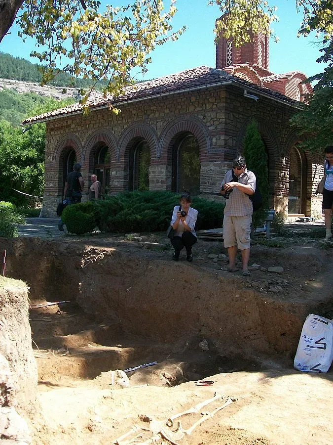 Овчаров сложи край на вампирите под Царевец