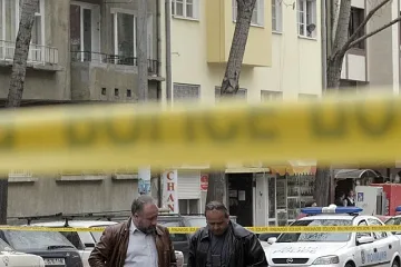 Мъж стреля в лицето на аптекарка