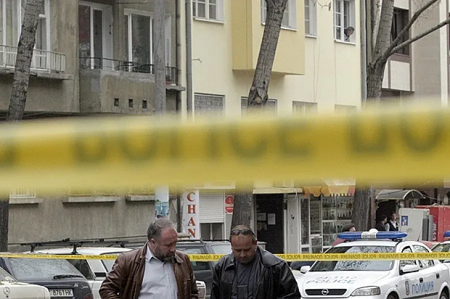 Мъж стреля в лицето на аптекарка