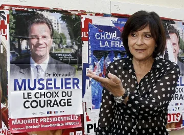 Френските социалисти печелят абсолютно мнозинство