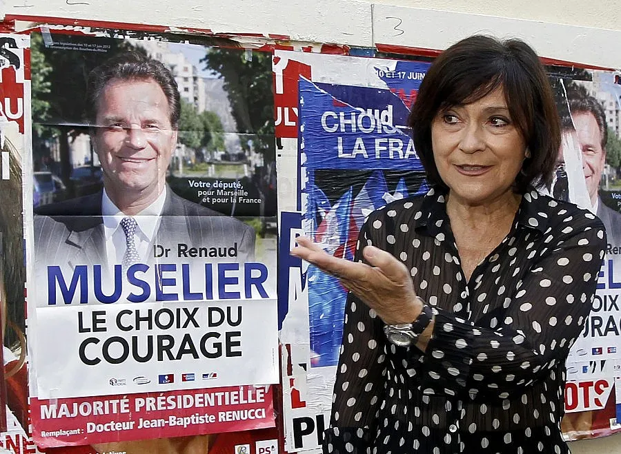 Френските социалисти печелят абсолютно мнозинство