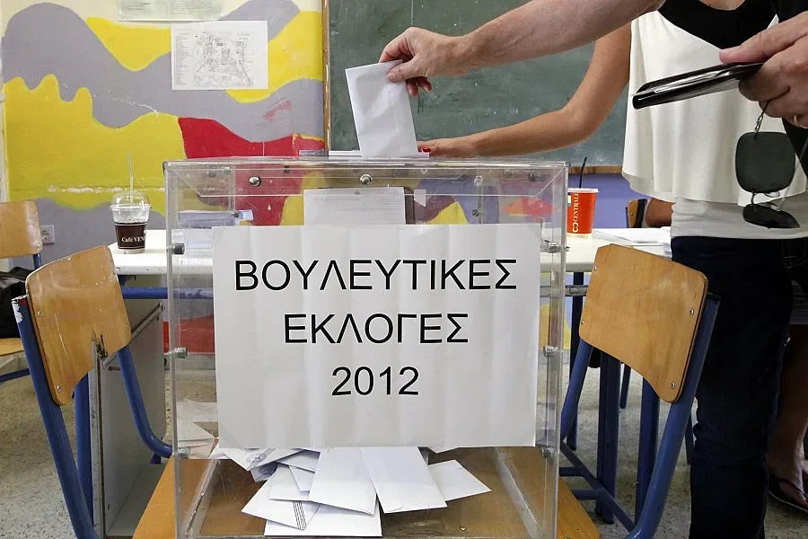 Две гранати пред гръцка телевизия в деня на вота 