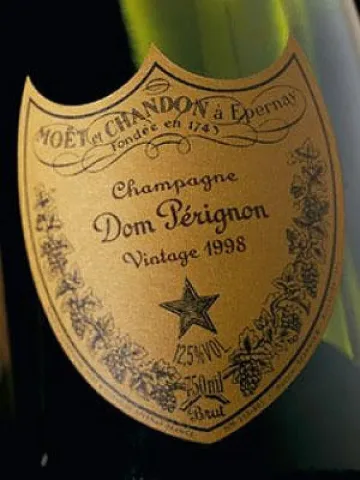 Задигнаха шампанско с трактор